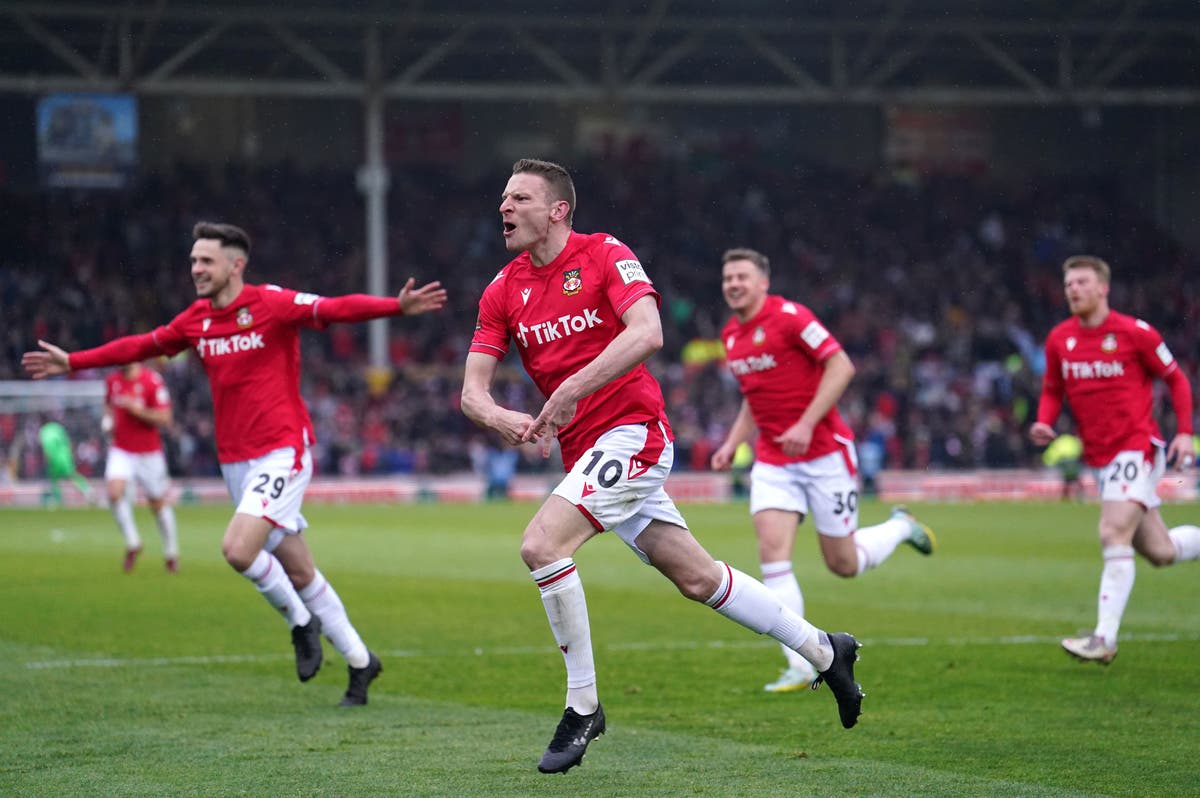 Wrexham vs Boreham Wood LIVE Ryan Reynolds, Rob McElhenney and Paul